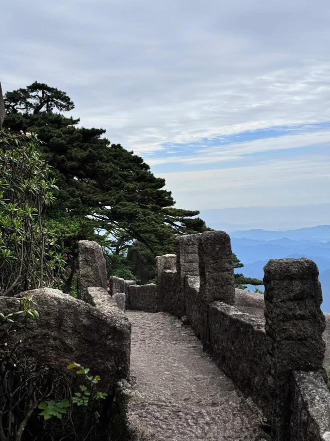 天多少钱黄山4日游跟团游攻略徽州古镇AG旗舰厅网站入口和家人去黄山玩4(图2)